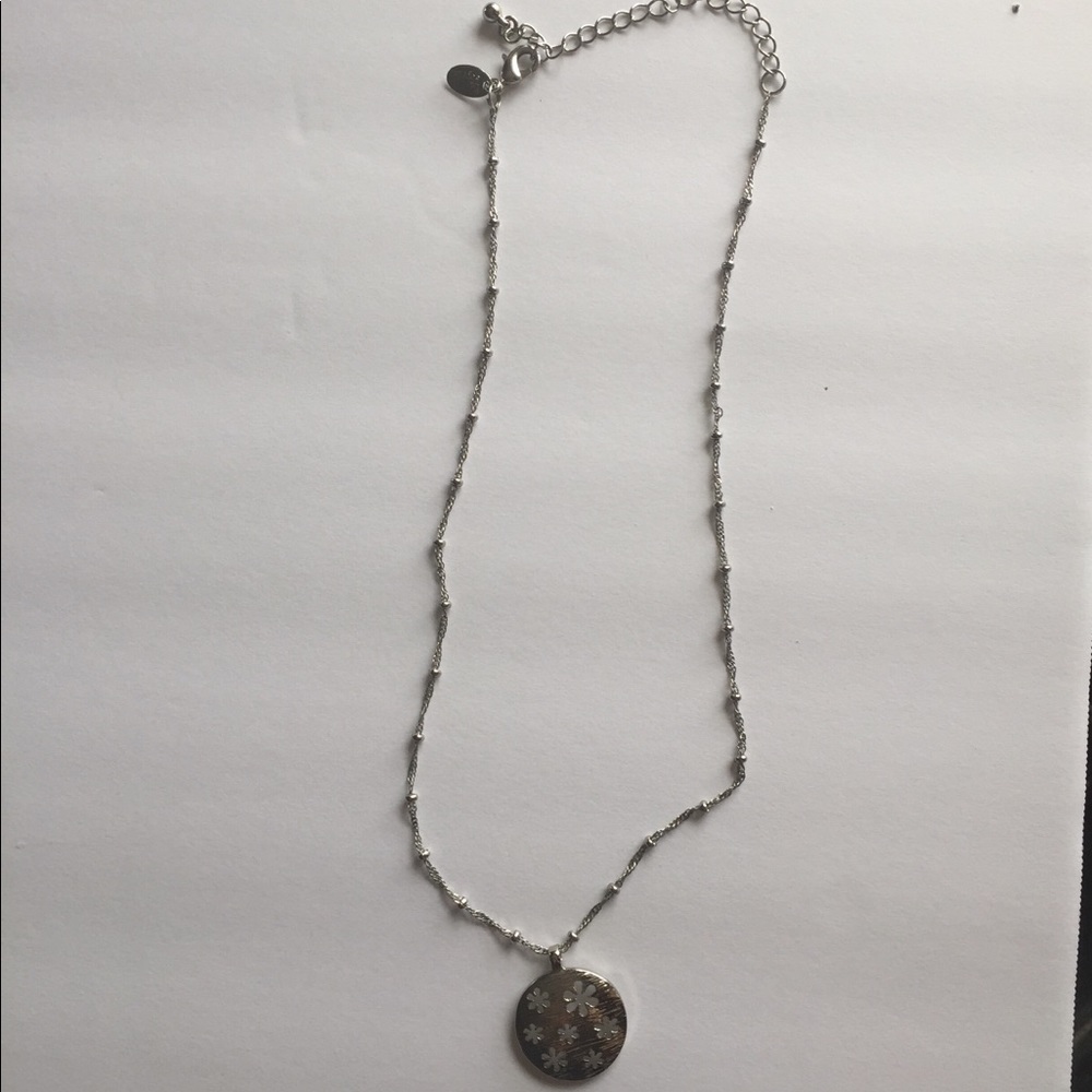 🦚 Lia Sophia Necklace Silvertone Disc Flower Cutouts